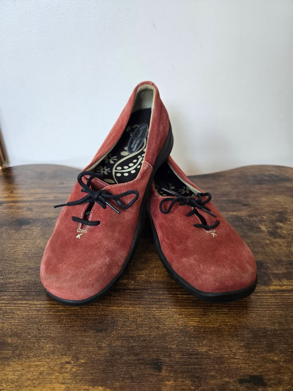 Aetrex Burgundy Suede Lace Up Oxfords Flats Size 6 Comfort Support
